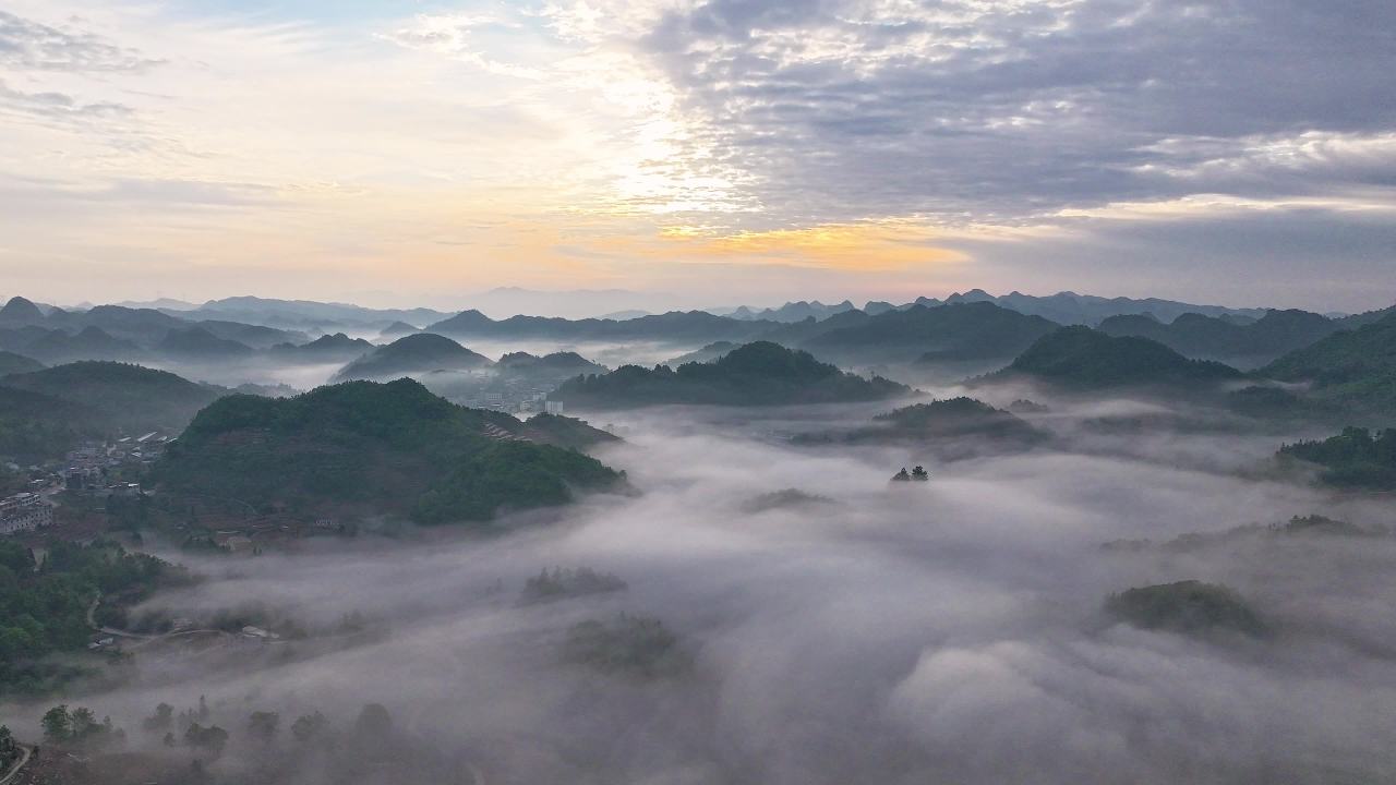 4k航拍山村云海水墨画  农村山景