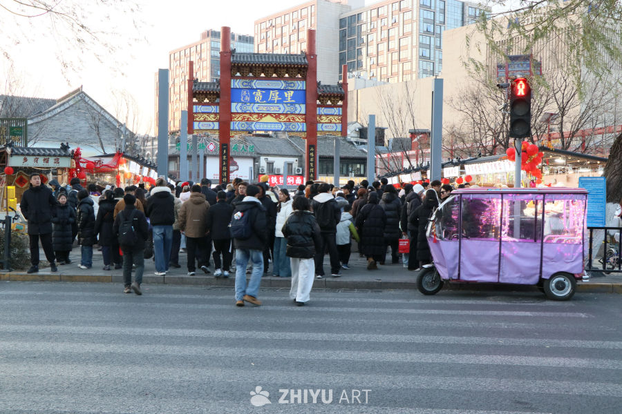 宽厚里街头热闹景象