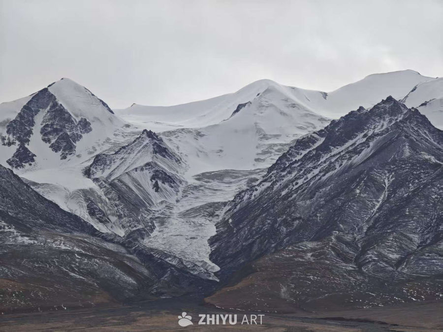 雪山冰川壮丽景观
