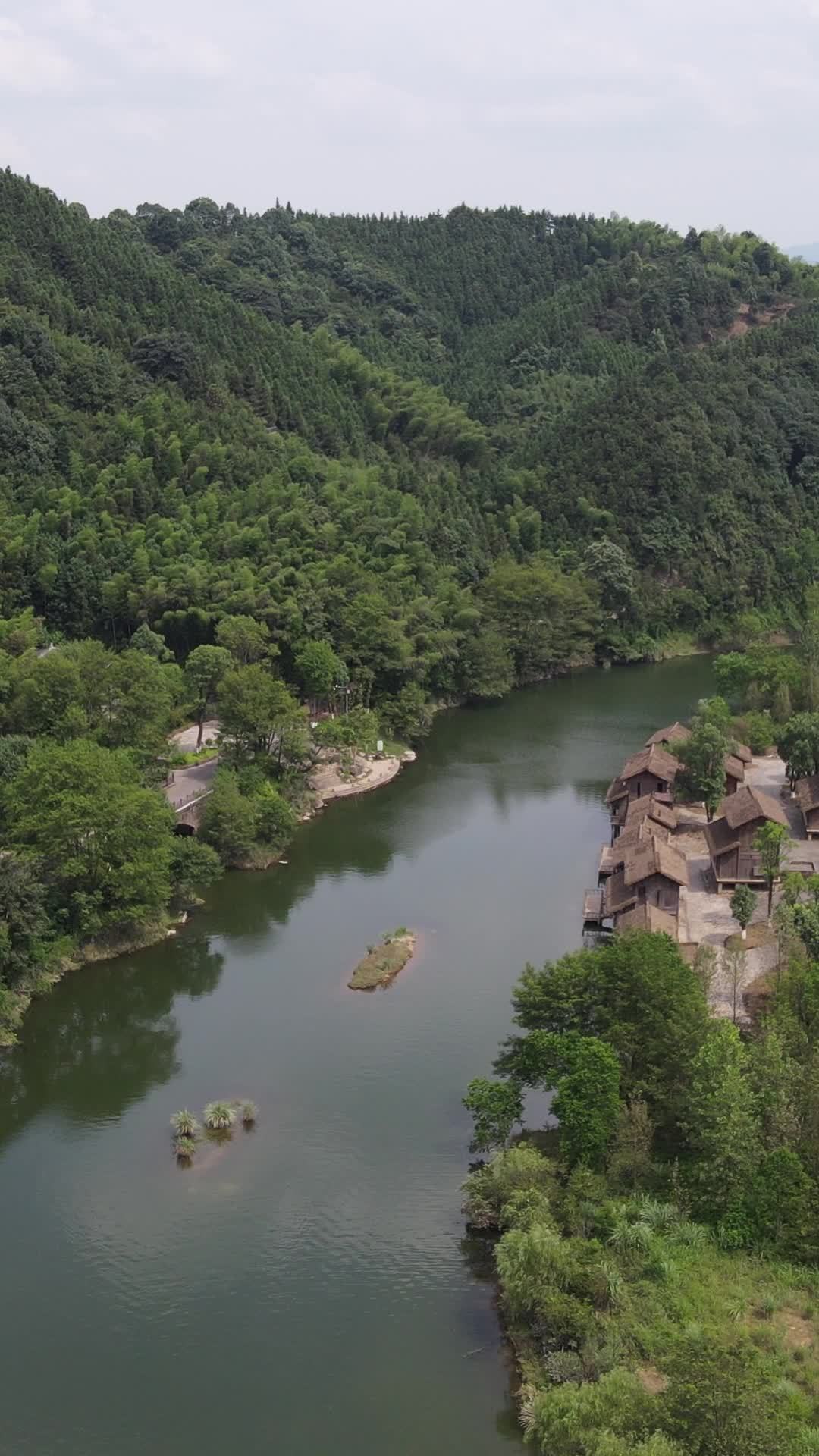 湖畔森林小屋
