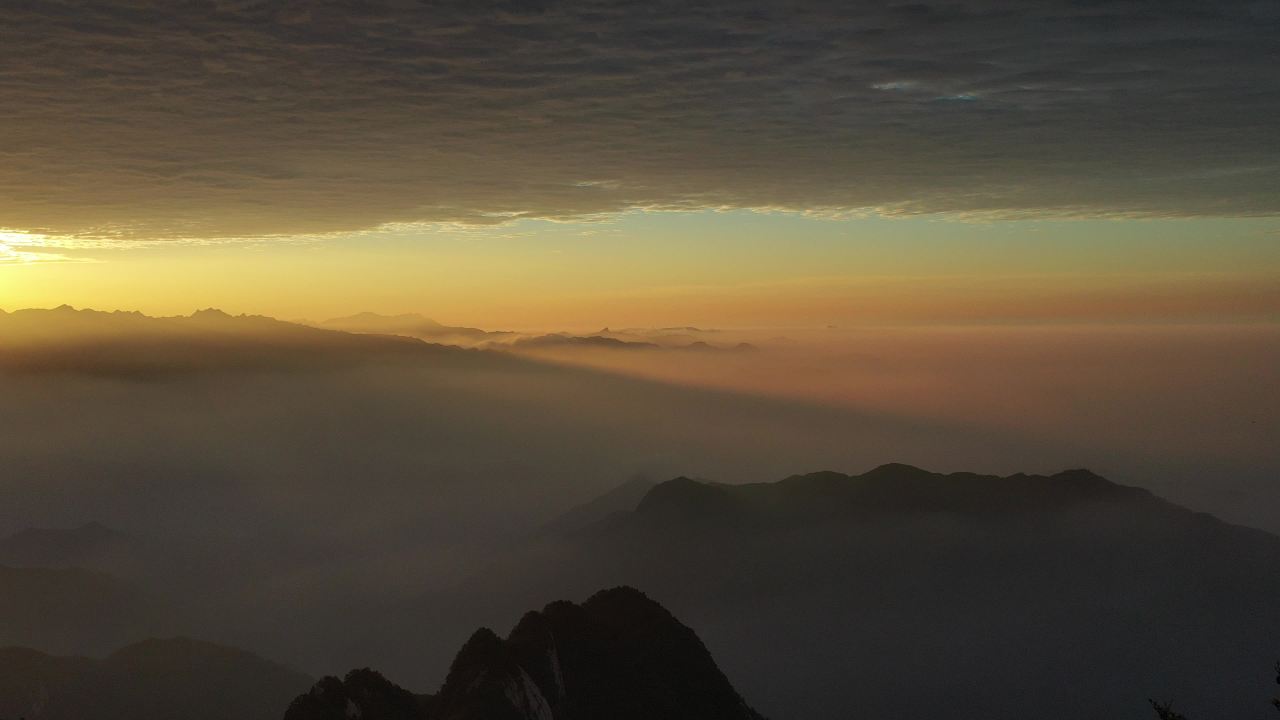 日出云海山峰