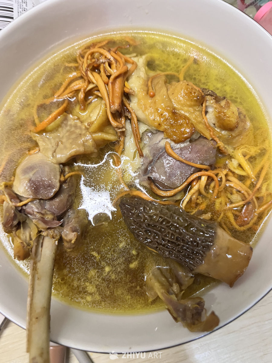 温暖的菌菇鸡汤