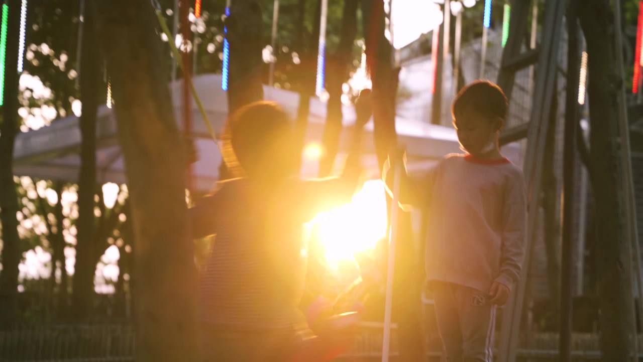 夕阳下的童年时光