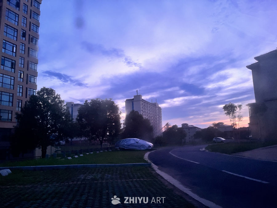 黄昏城市的静谧时光