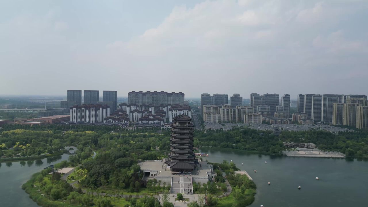 航拍山东淄博齐盛湖公园海岱楼