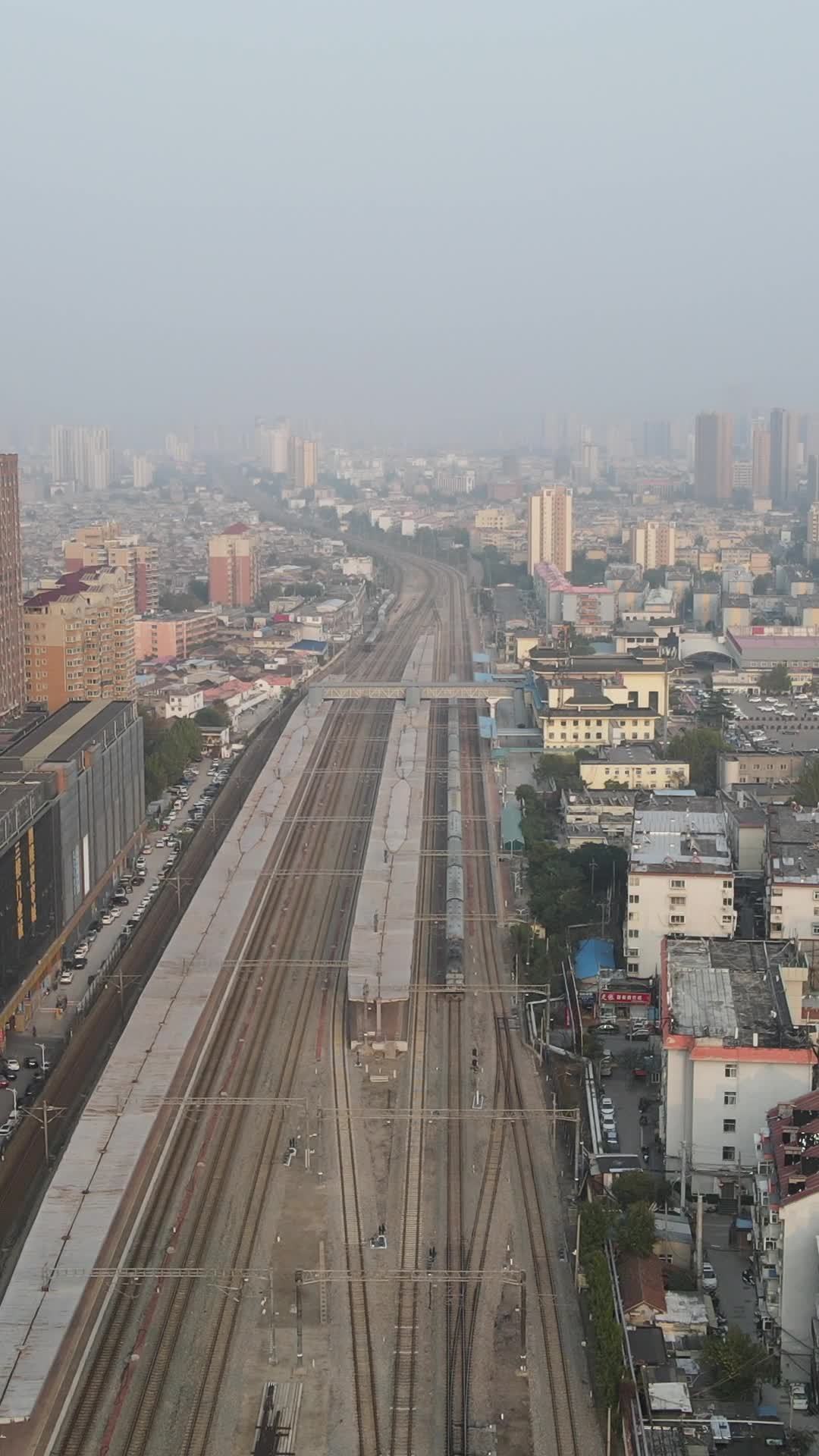 城市铁路全景