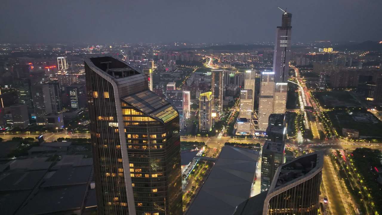 灯火辉煌的城市夜景