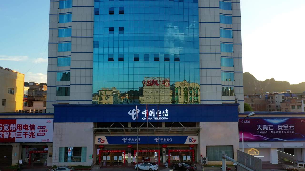 中国电信大楼日落时分的全景