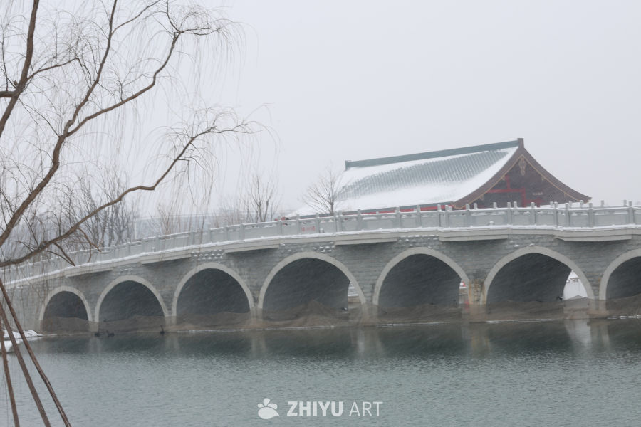 雪中古桥