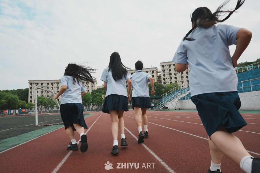 青春校园：奔跑的少女