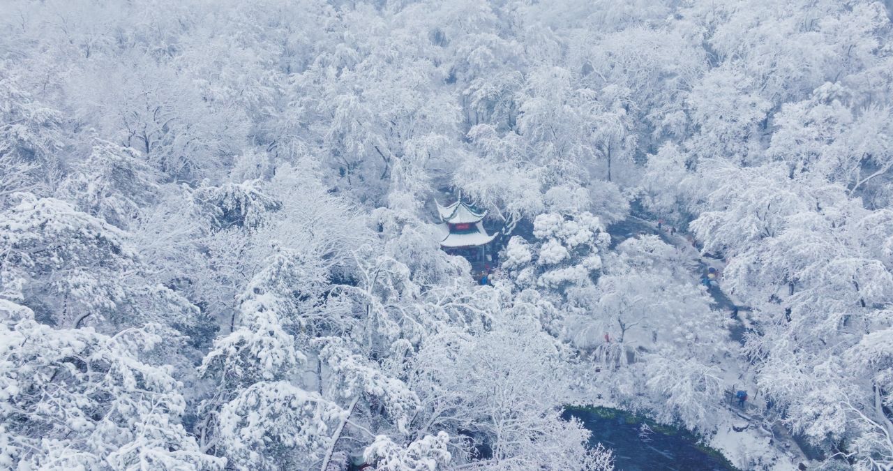 湖南长沙岳麓山爱晚亭雪景航拍 12