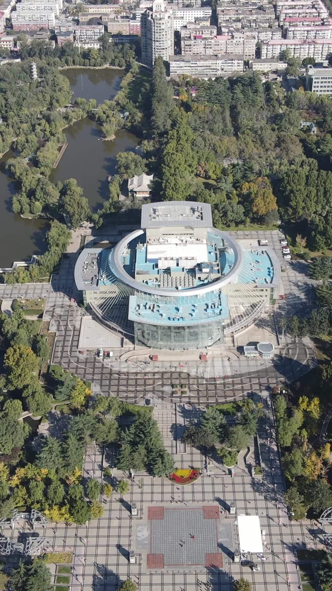 城市绿洲：空中瞰圆顶