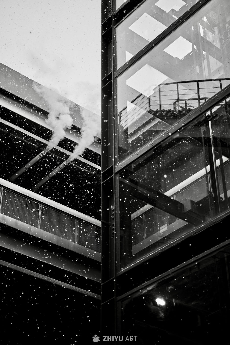 雪中蒸汽与现代建筑