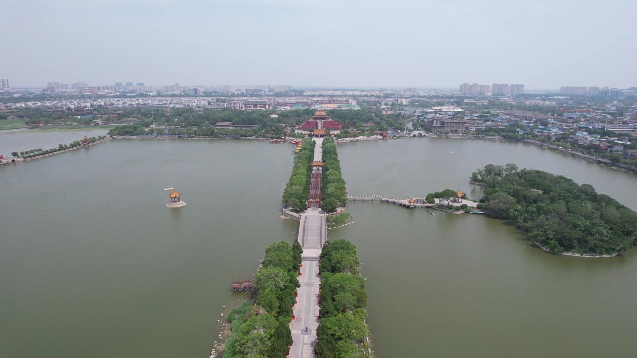 航拍河南开封市龙亭公园