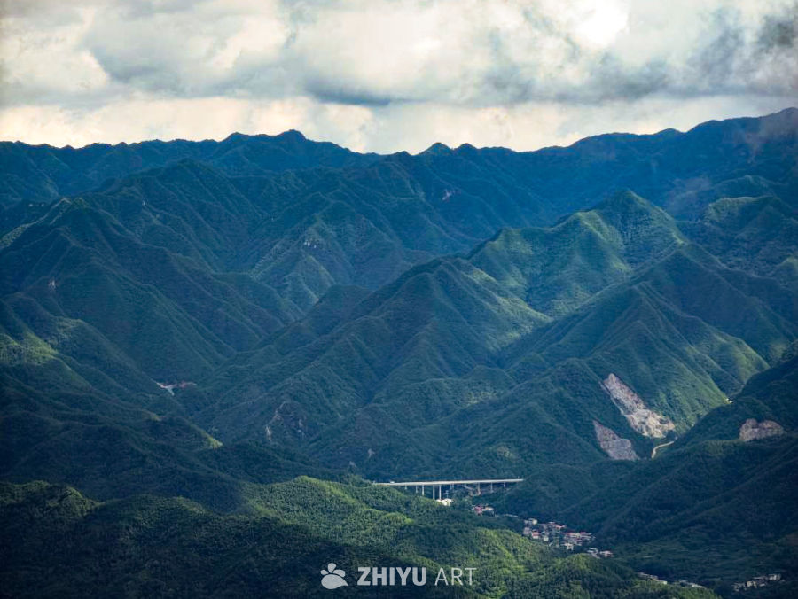 山中有一座大桥