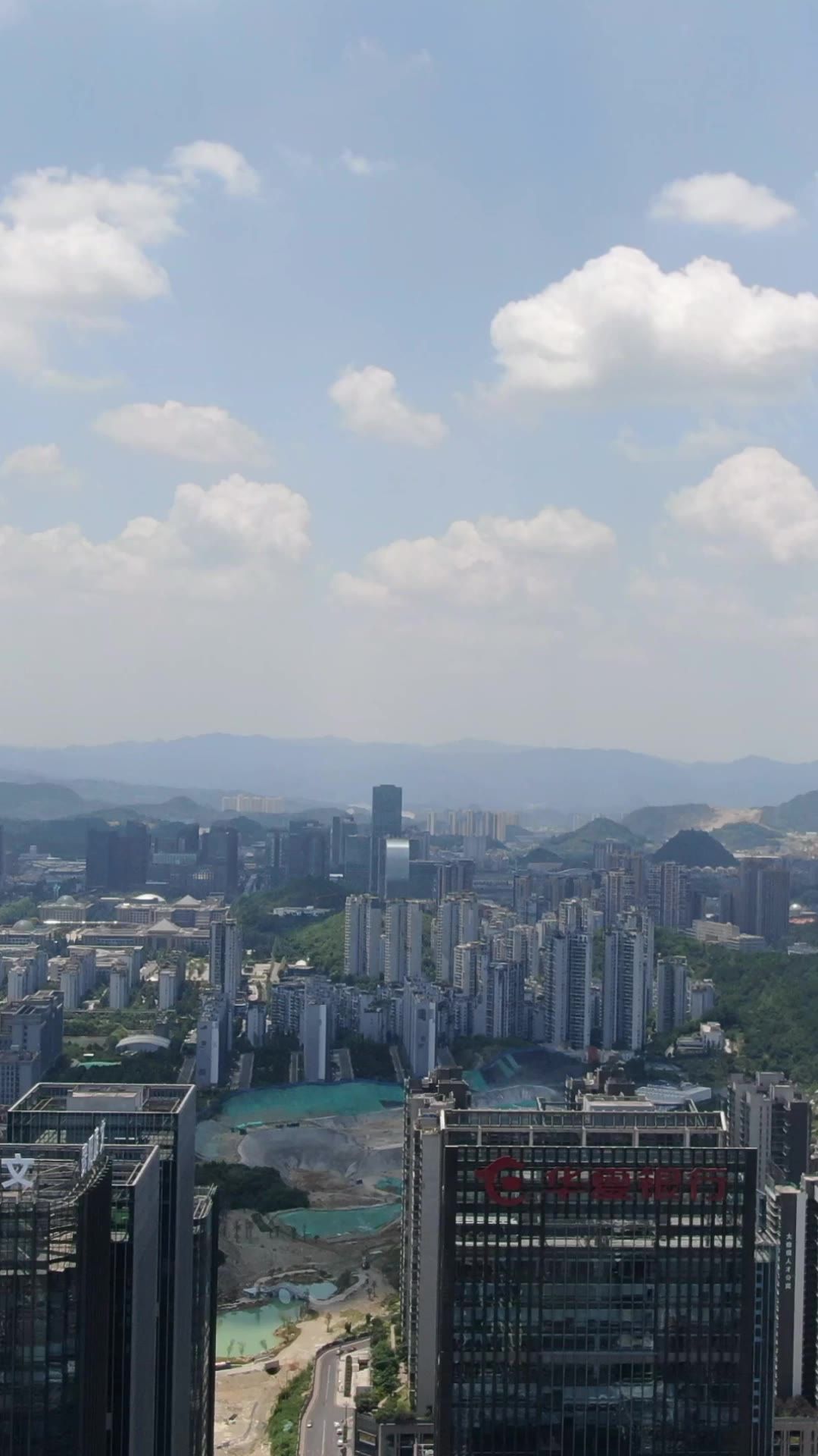 城市航拍贵阳金融城竖屏