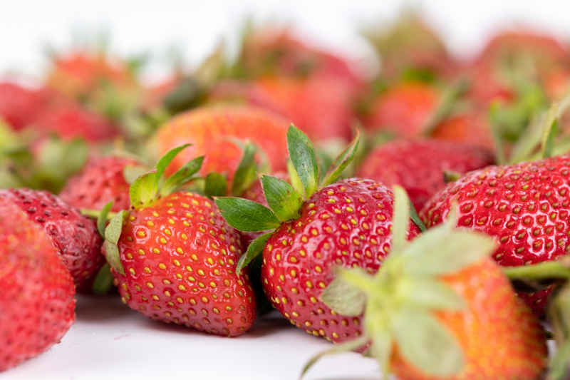 新鲜草莓水果实拍 13