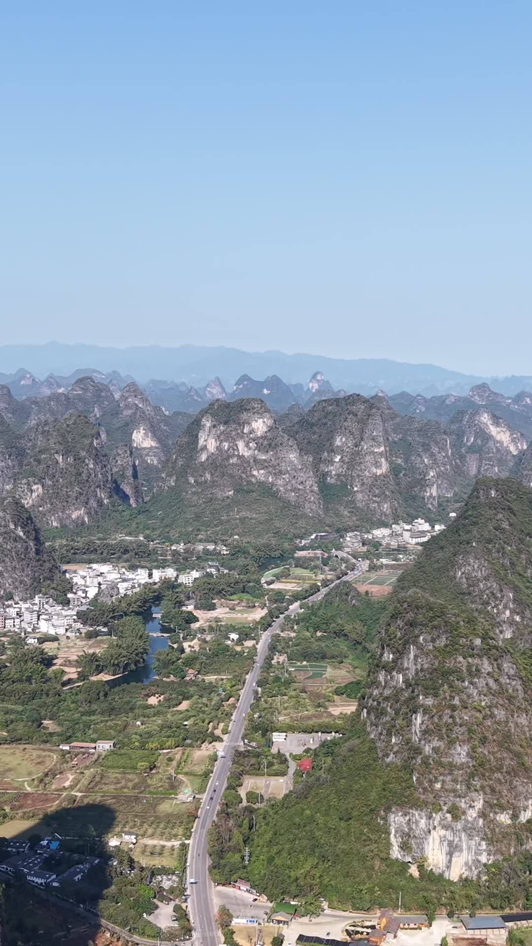 桂林山水间的小村