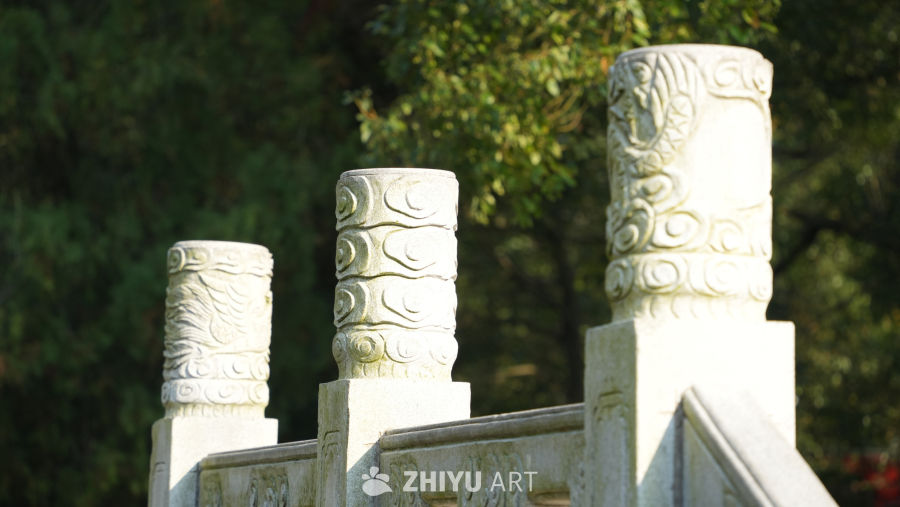 古桥石柱雕刻特写