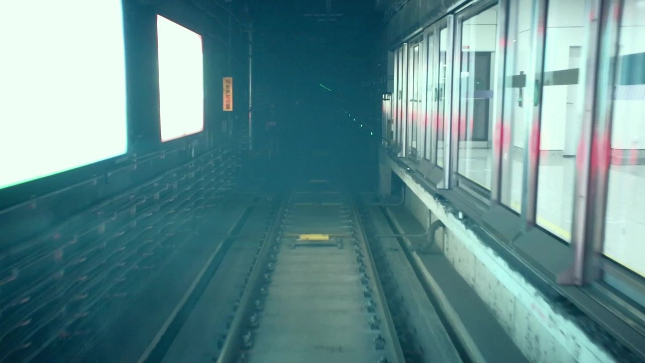 地铁穿梭