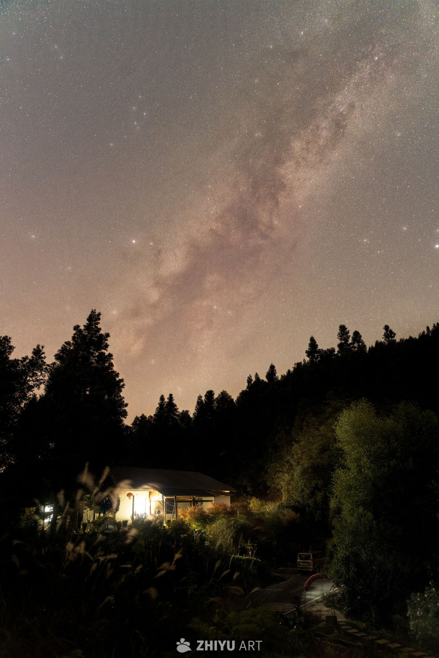 银河下的星空小屋