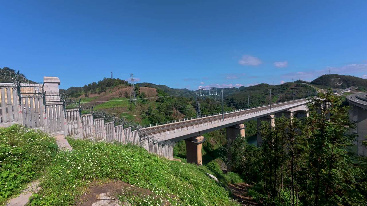 4k贵州盘兴高铁运行试验 试验列车飞驰