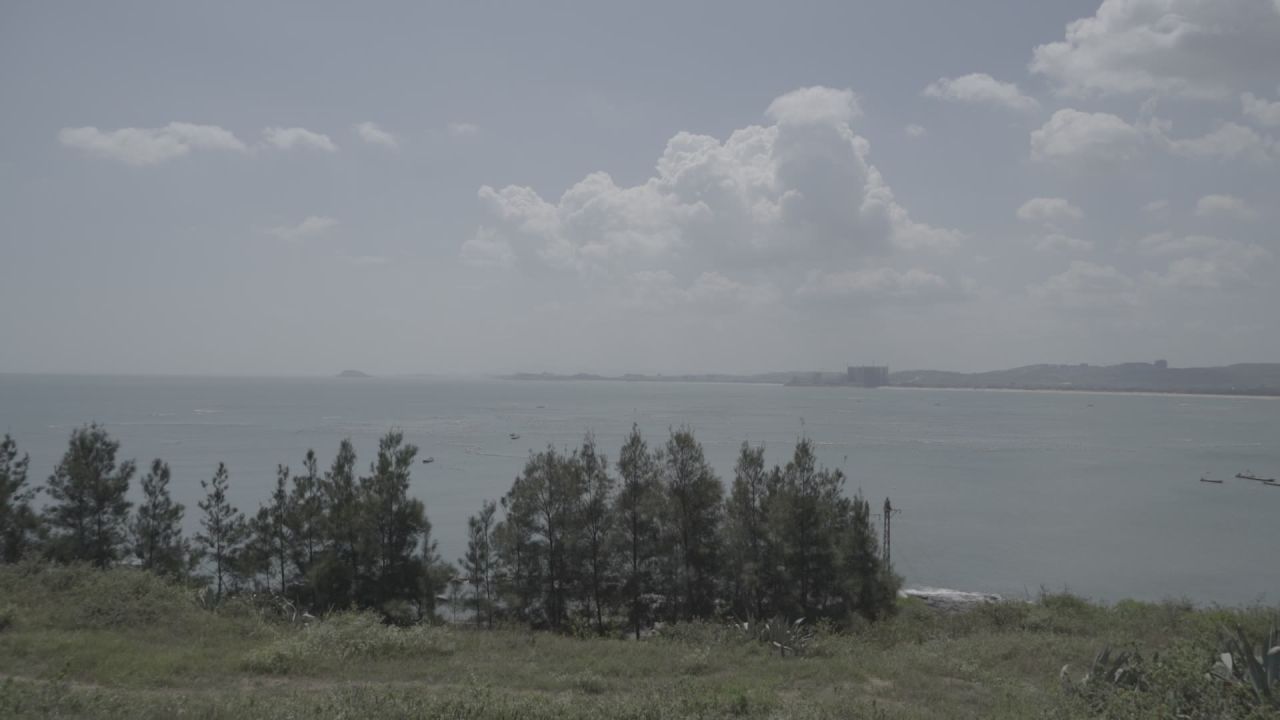 镇海角湖边景色