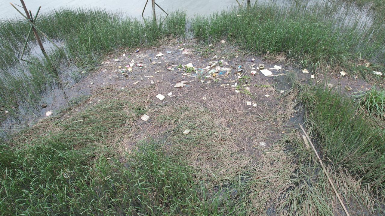 被污染的河水航拍 6