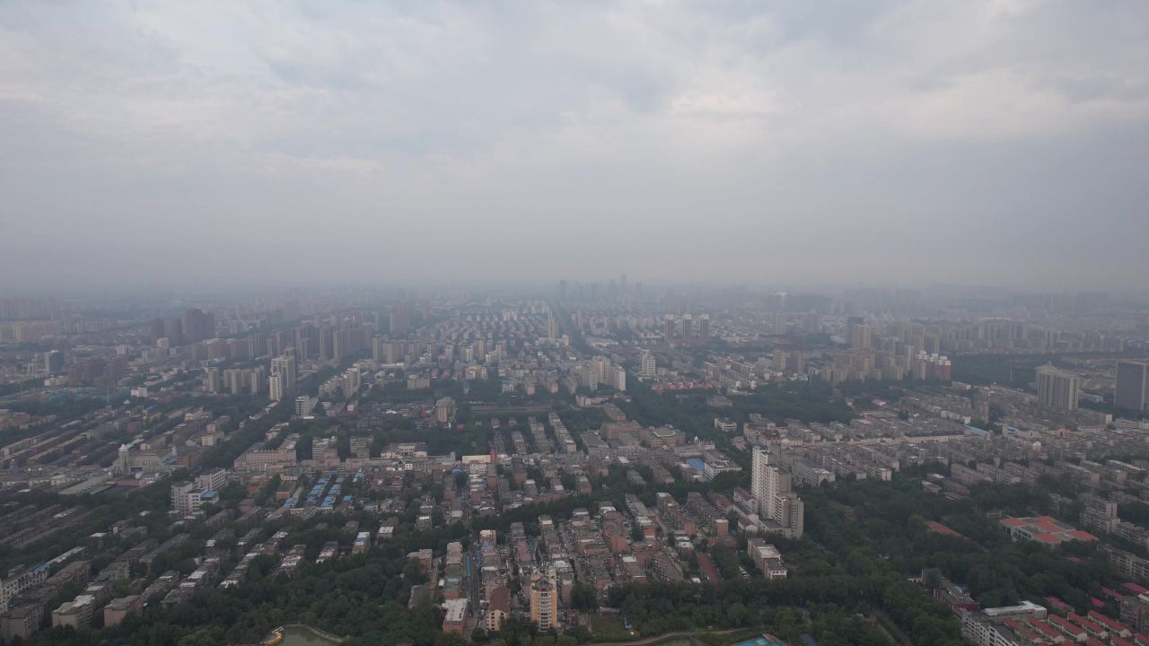 山东淄博城市清晨迷雾航拍 