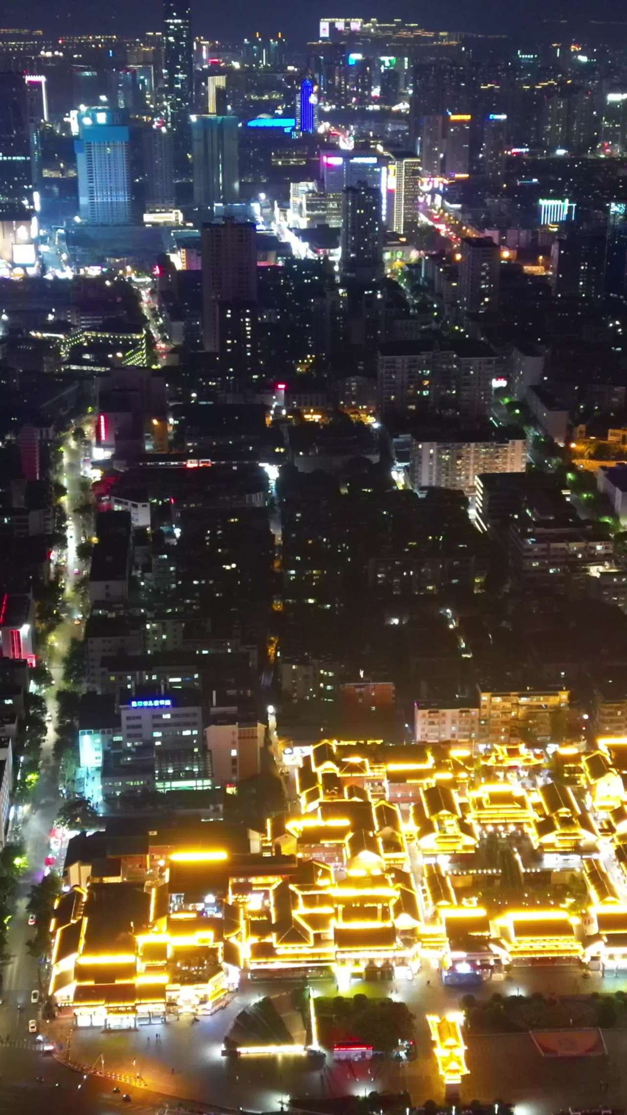 灯火辉煌的城市夜景