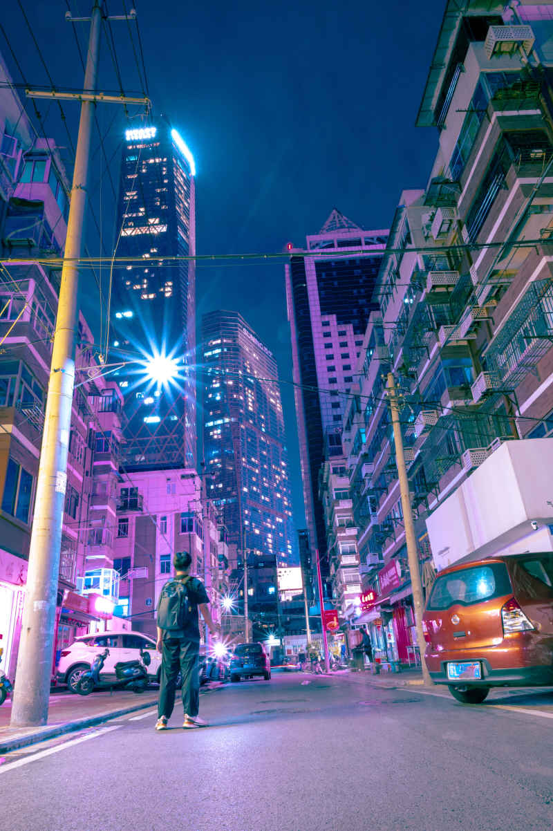 低头是市井，抬头是时代