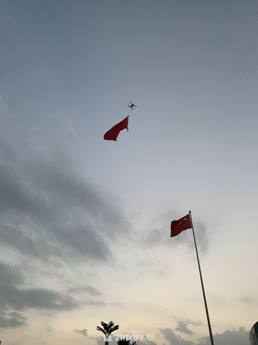 空中红旗飘扬