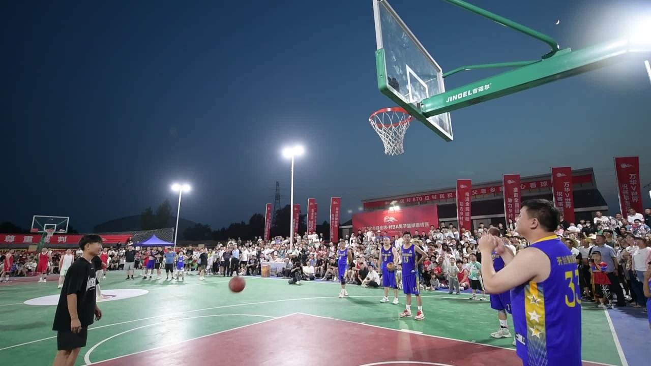 夜间篮球赛激情对决