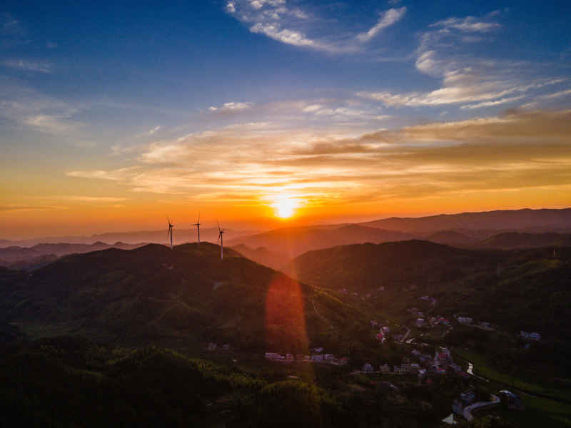  大山风车夕阳晚霞