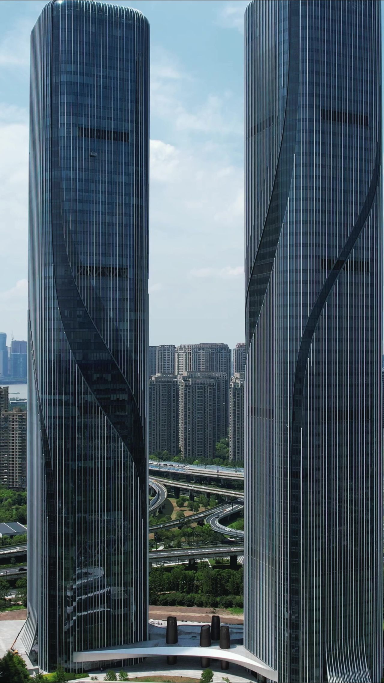 浙江杭州城市风光智慧双子塔竖屏航拍 