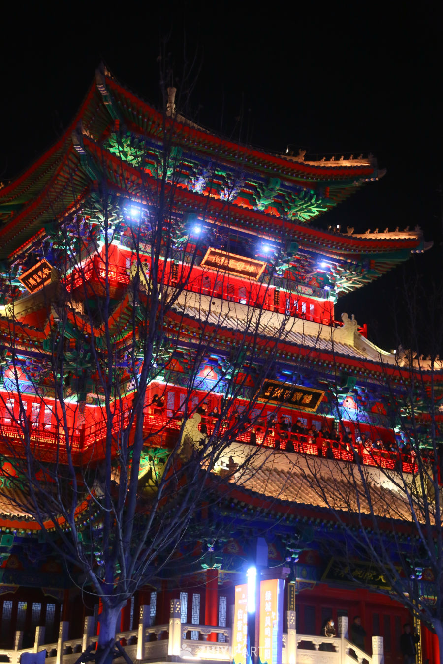 夜色中的古楼