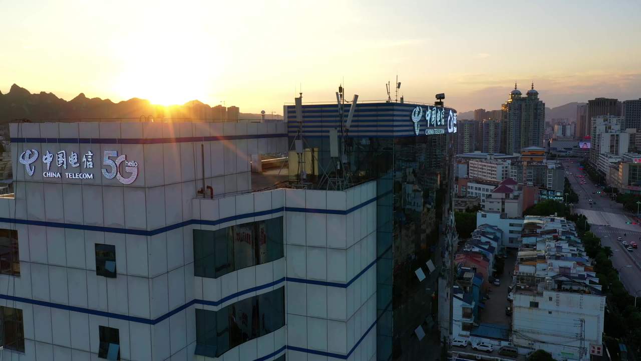 夕阳下的中国电信大楼