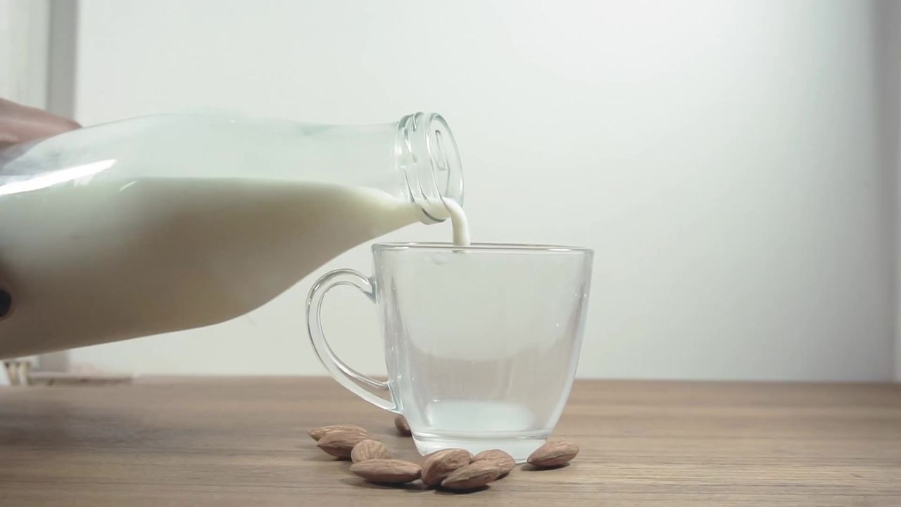 牛奶瓶浇筑有机牛奶
