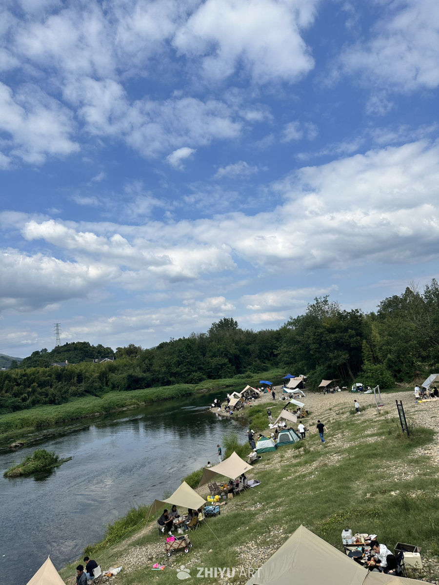 蓝天白云露营
