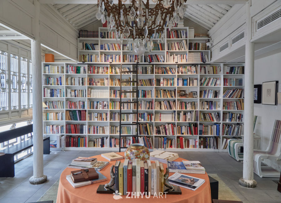 繁花书房的室内阅读空间