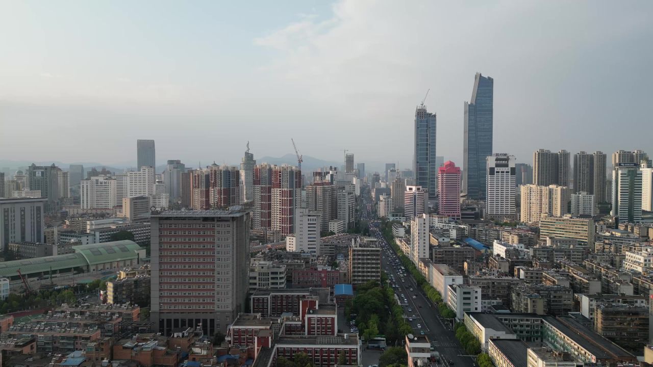 云南昆明城市风光恒隆广场地标建筑航拍 