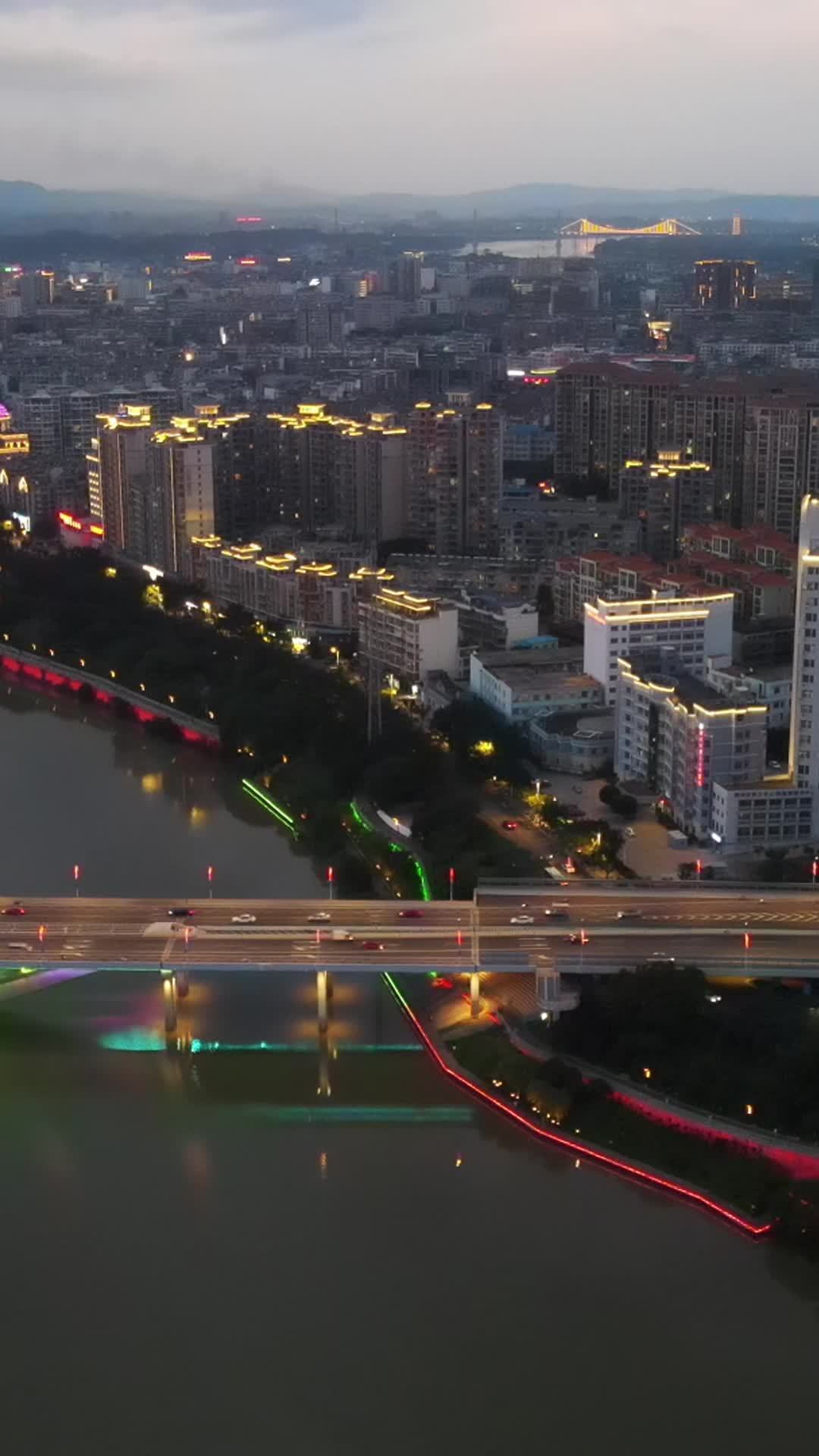 城市夜景与桥梁的交响