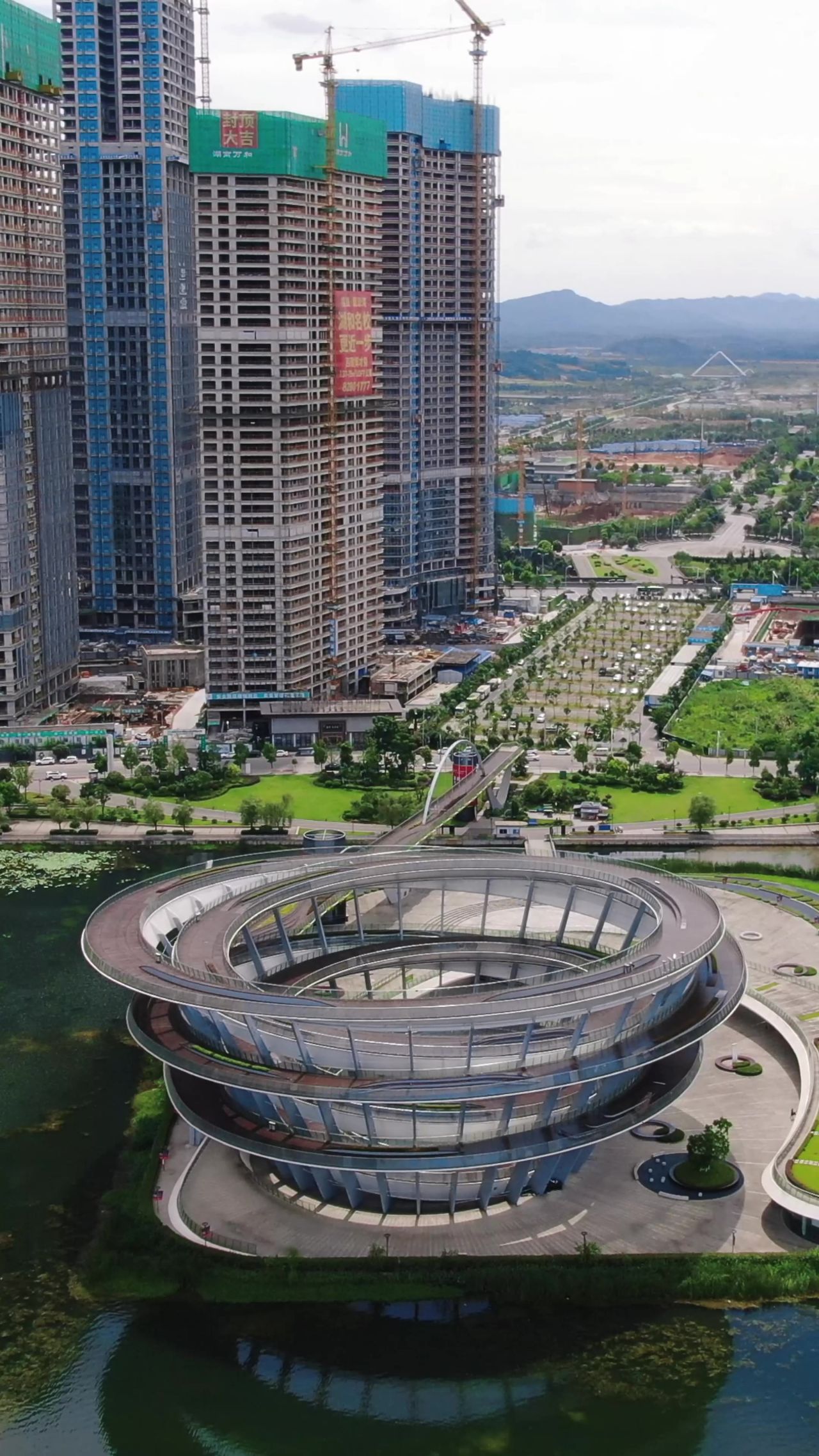  湖南 长沙 梅溪湖 城市 广场 爱情 走廊