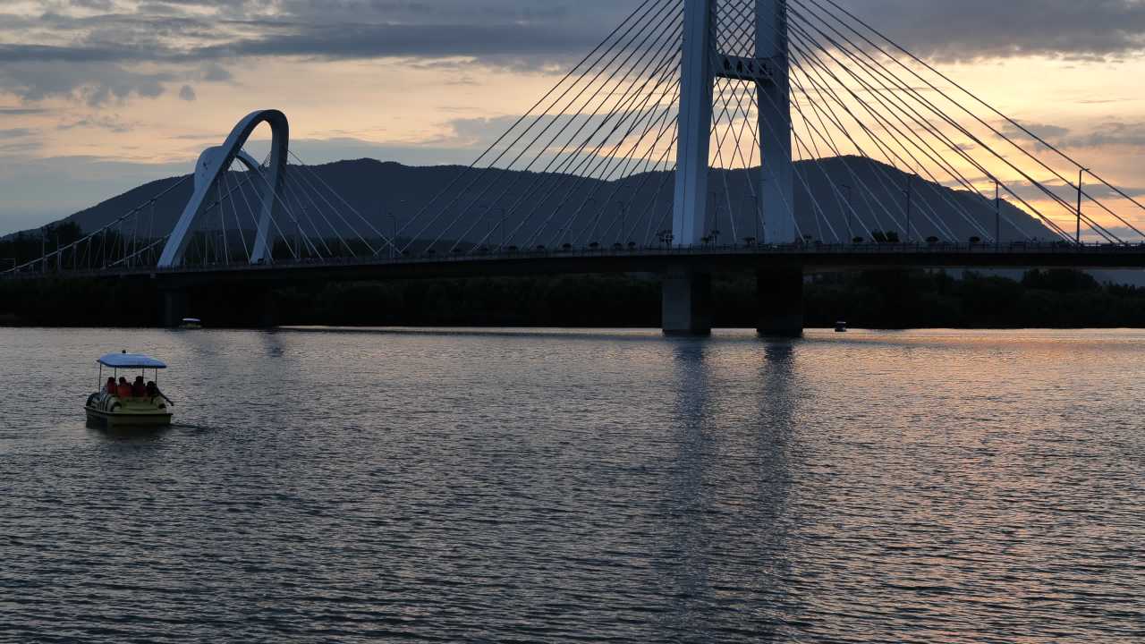 夕阳下的大桥 11