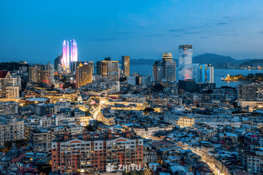 海滨城市夜景