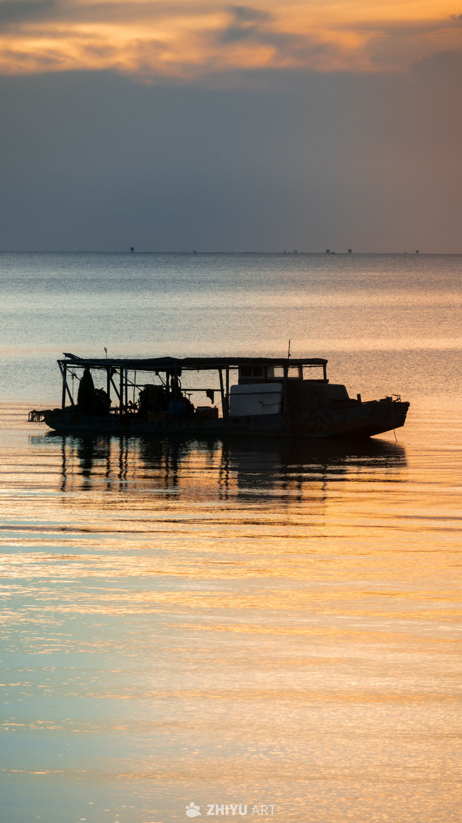 渔船剪影：黄昏海景