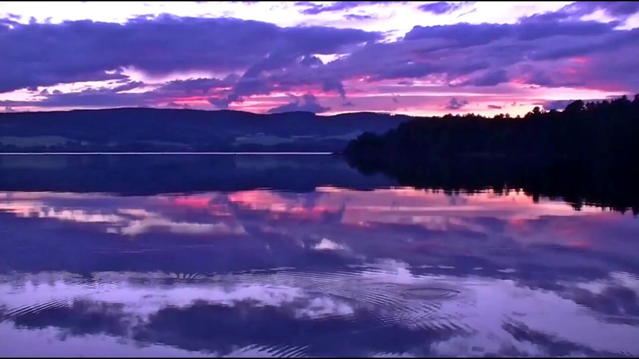 湖晚上反映水
