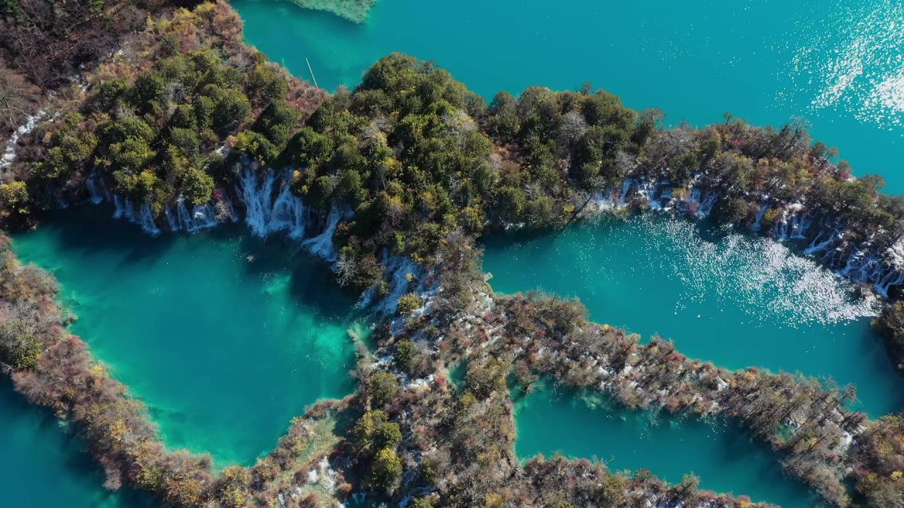 航拍九寨沟树正群海秋景