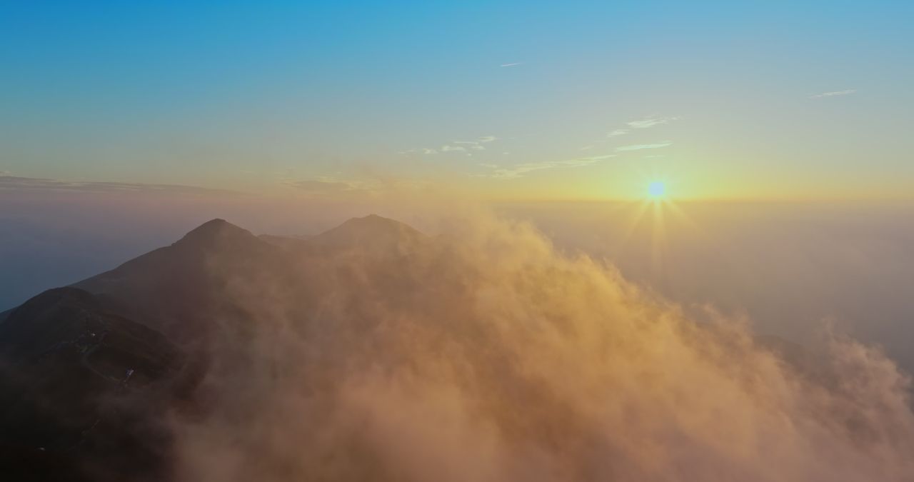 江西萍乡武功山日出日落云海风光航拍 11