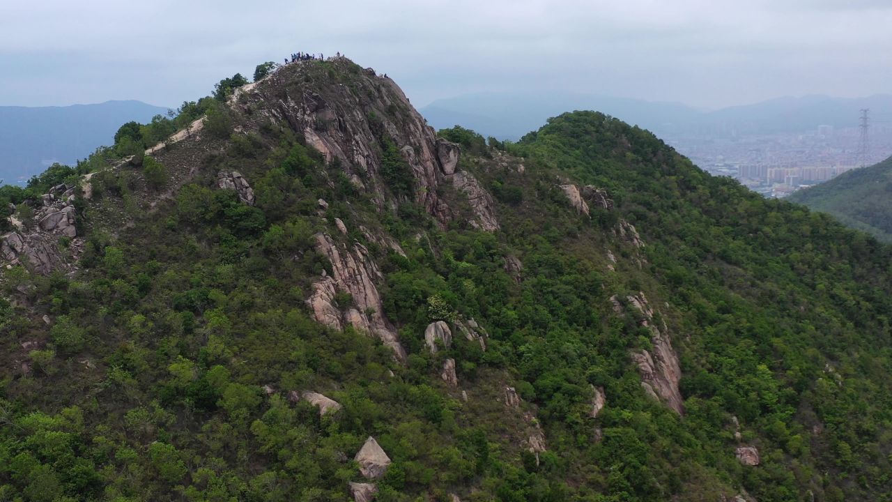 空镜山体岩石